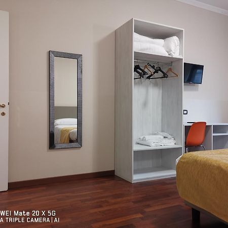 Guesthouse Central Station Group - Via Sammartini 15 Милано Екстериор снимка