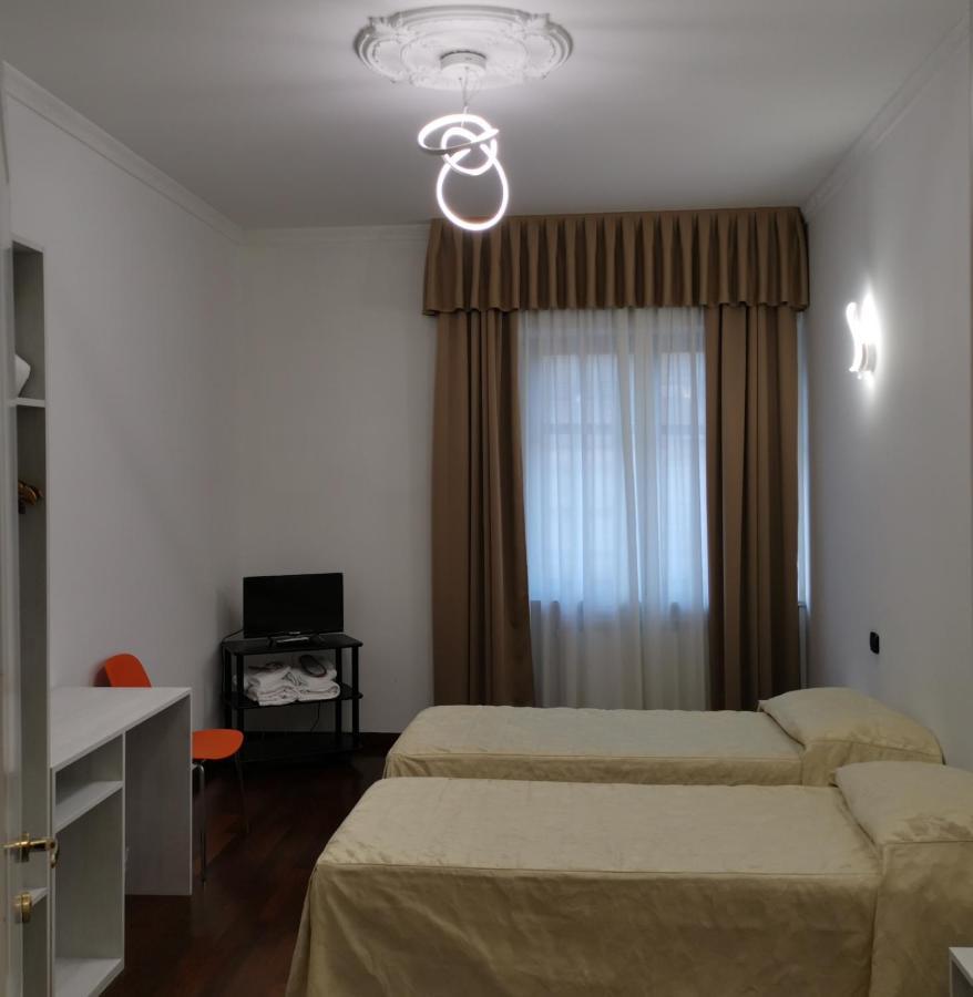 Guesthouse Central Station Group - Via Sammartini 15 Милано Екстериор снимка