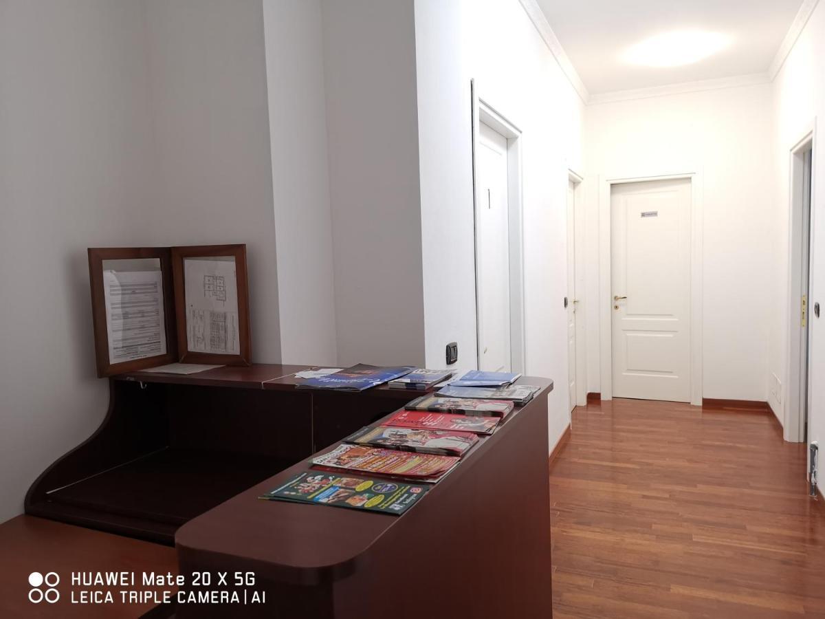 Guesthouse Central Station Group - Via Sammartini 15 Милано Екстериор снимка