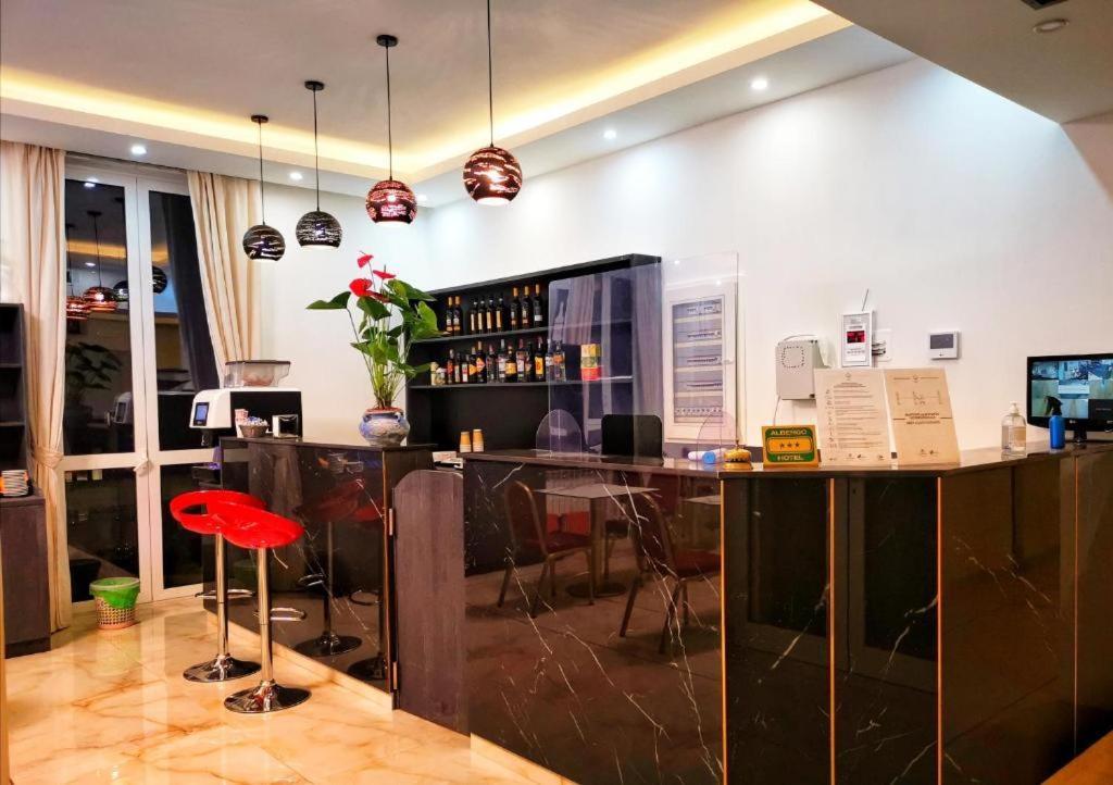 Guesthouse Central Station Group - Via Sammartini 15 Милано Екстериор снимка