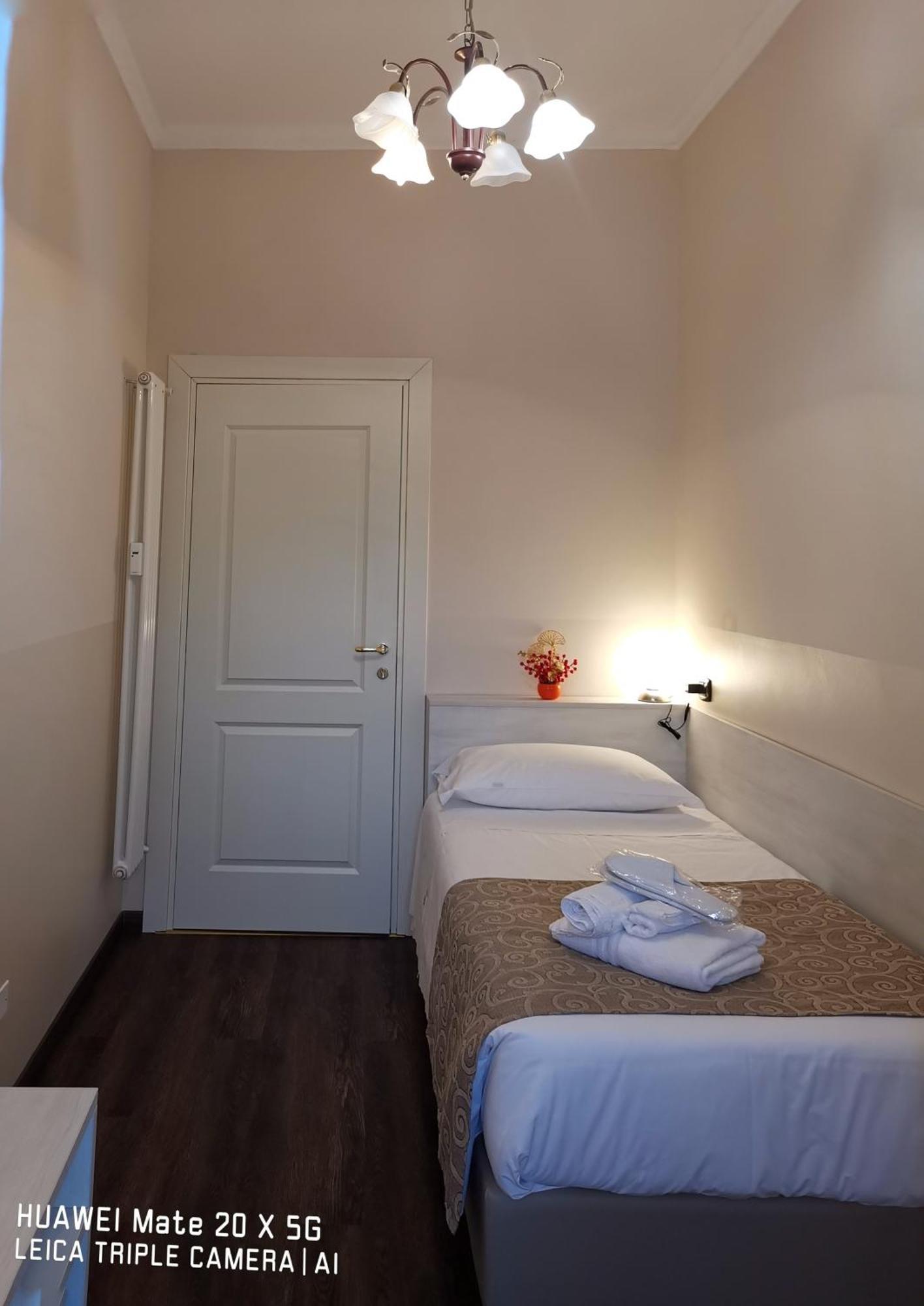 Guesthouse Central Station Group - Via Sammartini 15 Милано Екстериор снимка