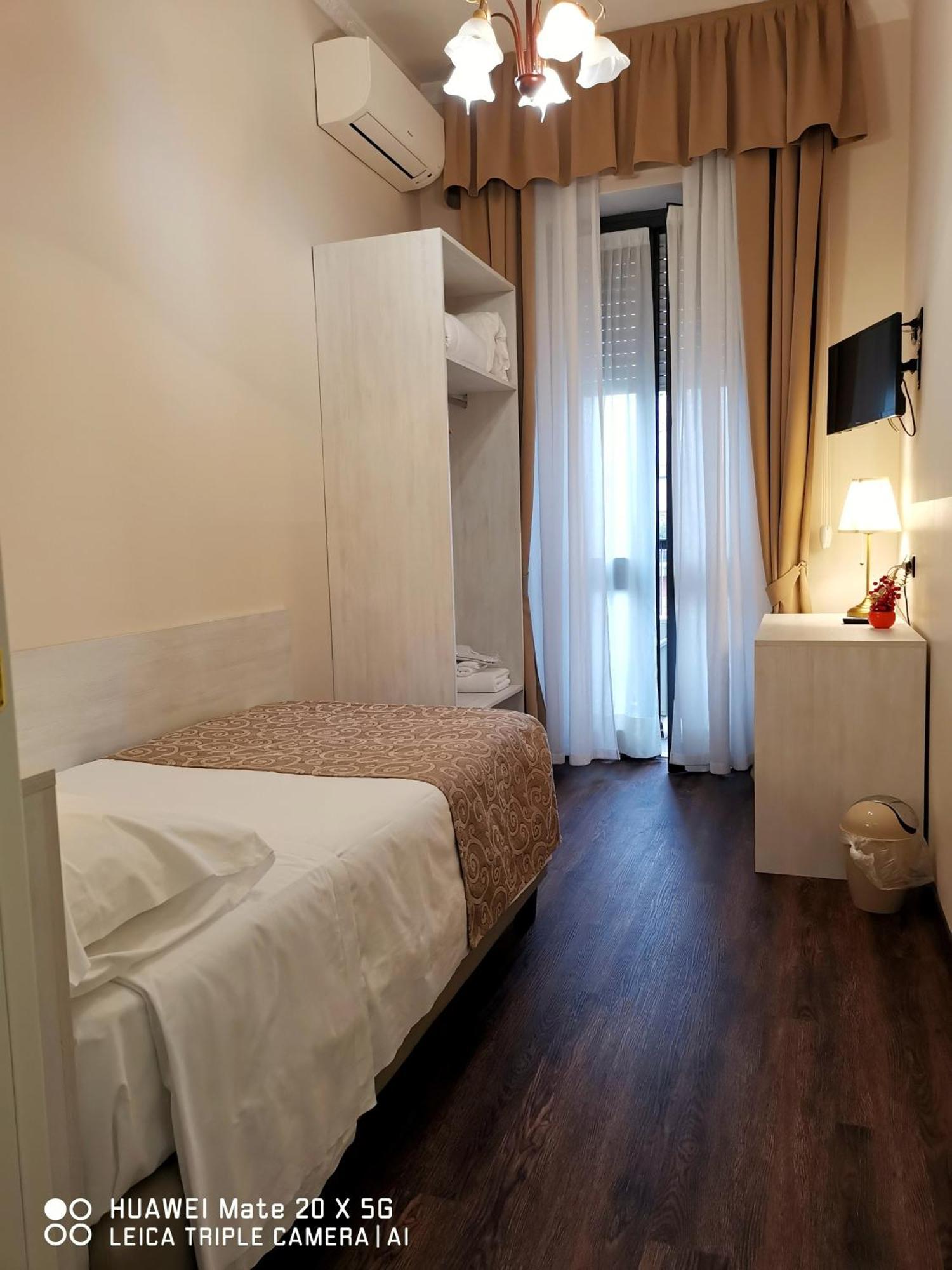 Guesthouse Central Station Group - Via Sammartini 15 Милано Екстериор снимка