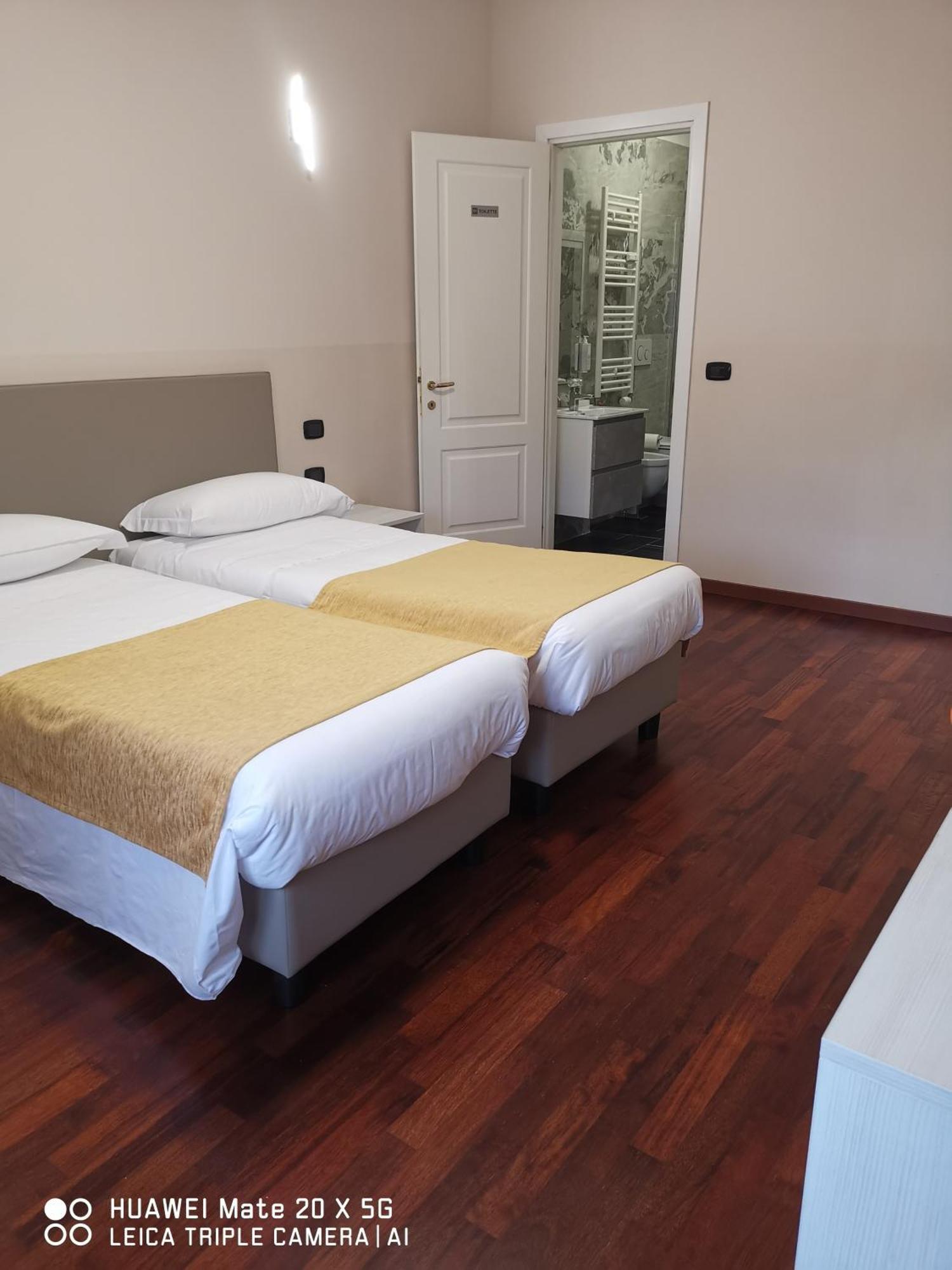 Guesthouse Central Station Group - Via Sammartini 15 Милано Екстериор снимка